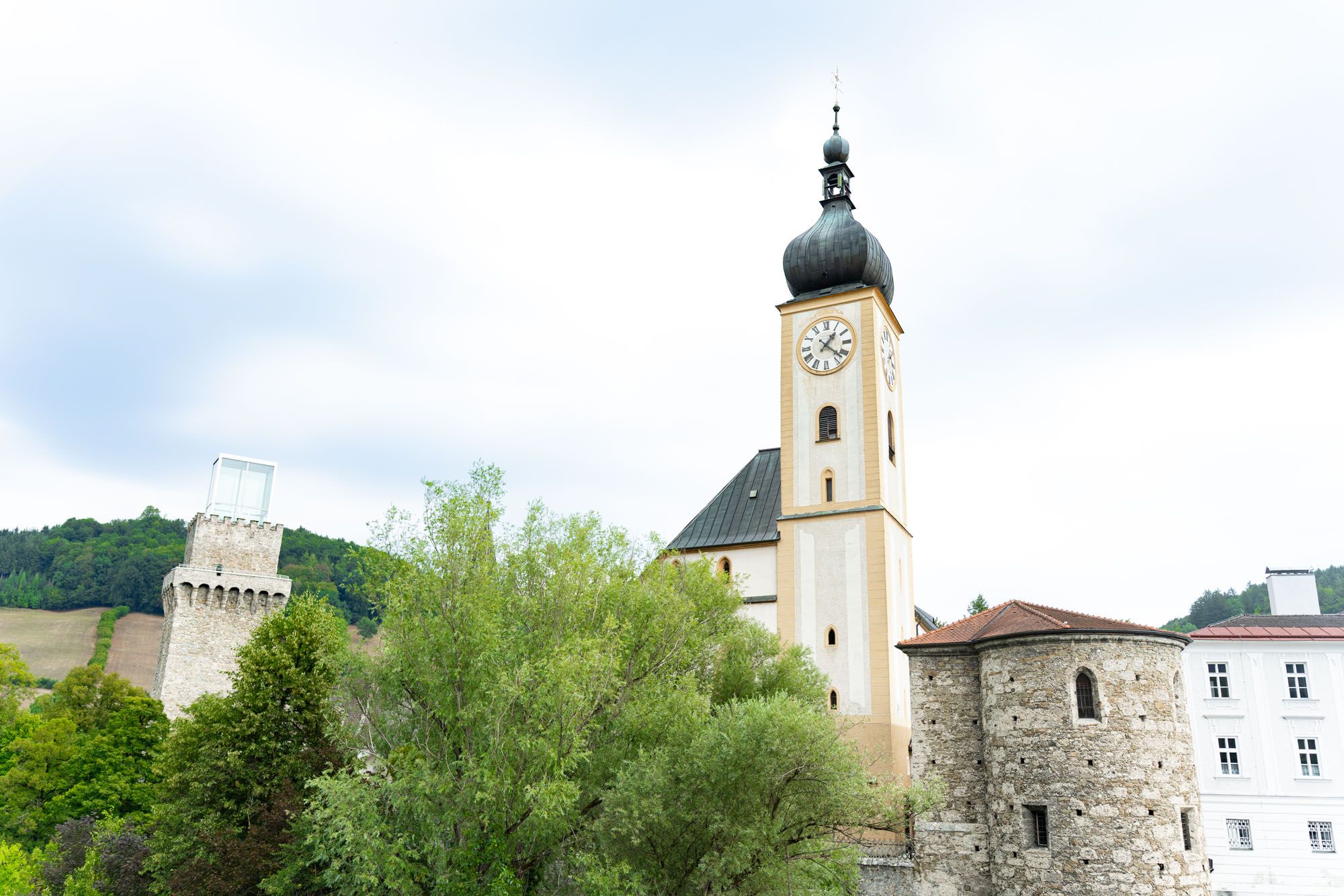 Ausblick von der Ferienwohnung Turmblick auf die Altstadt. Der Name ist Programm- Von der Wohnung aus sieht man gleich 4 Türme der Stadt Waidhofen an der Ybbs. 