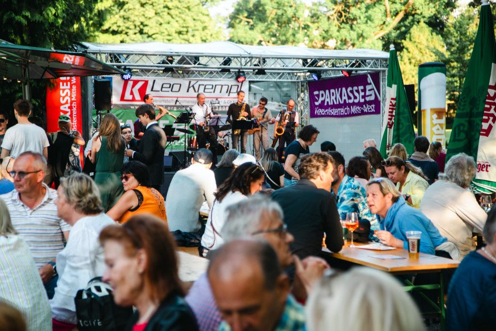 Jazz im Park - gute Stimmung, Live Jazz Musik, Cocktails, Weinbar, Fassbier sowie Grill & Burger
