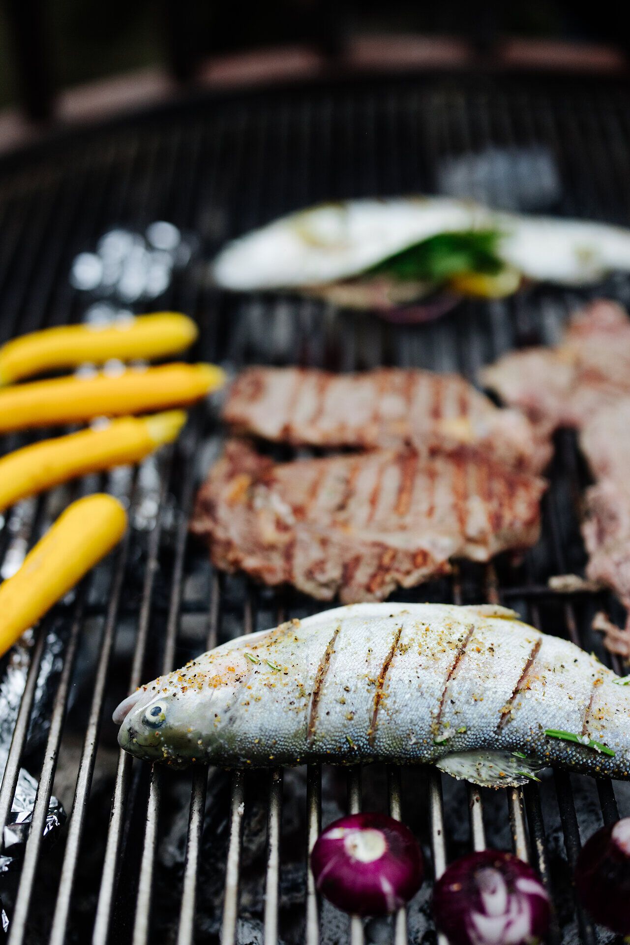 Die Grillstelle im Naturpark Ötscher-Tormäuer lädt zu einem unvergesslichen kulinarischen Erlebnis ein. Frisch gegrillte Forelle und saftige Steaks vereinen sich mit der malerischen Kulisse der umliegenden Natur. Hier genießen Besucher nicht nur köstliche Speisen, sondern auch die Ruhe und Schönheit der Landschaft.