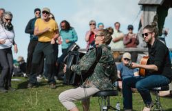 Konzert von Maola am 13. September 2025 auf der Reisalpe.
Am Gipfel der Reisalpe erleben Besucherinnen und Besucher ein stimmungsvolles Konzert mit Blick über die Ybbstaler Alpen.