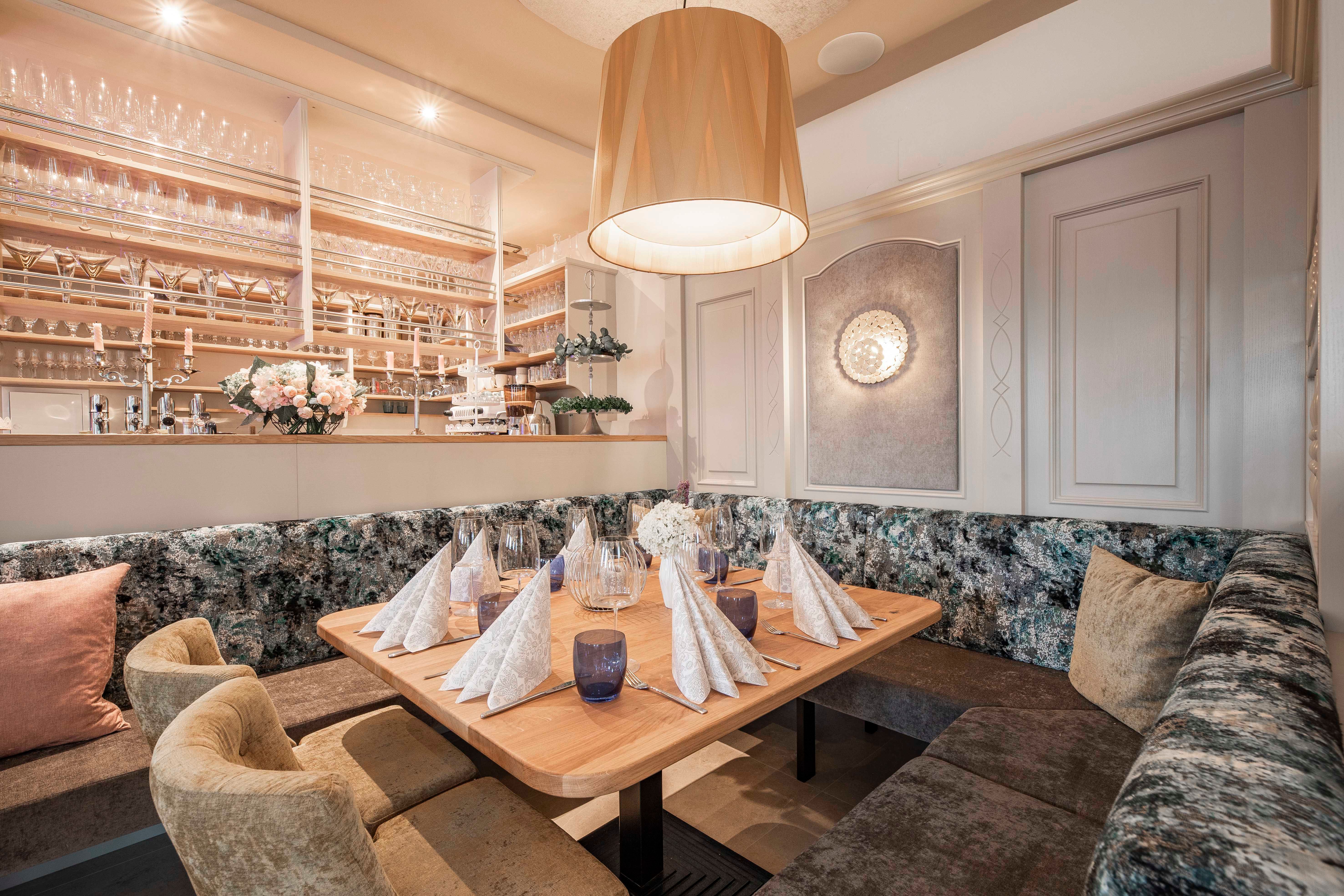Stilvolle Essecke im Restaurant DG Lieblingsplatzl