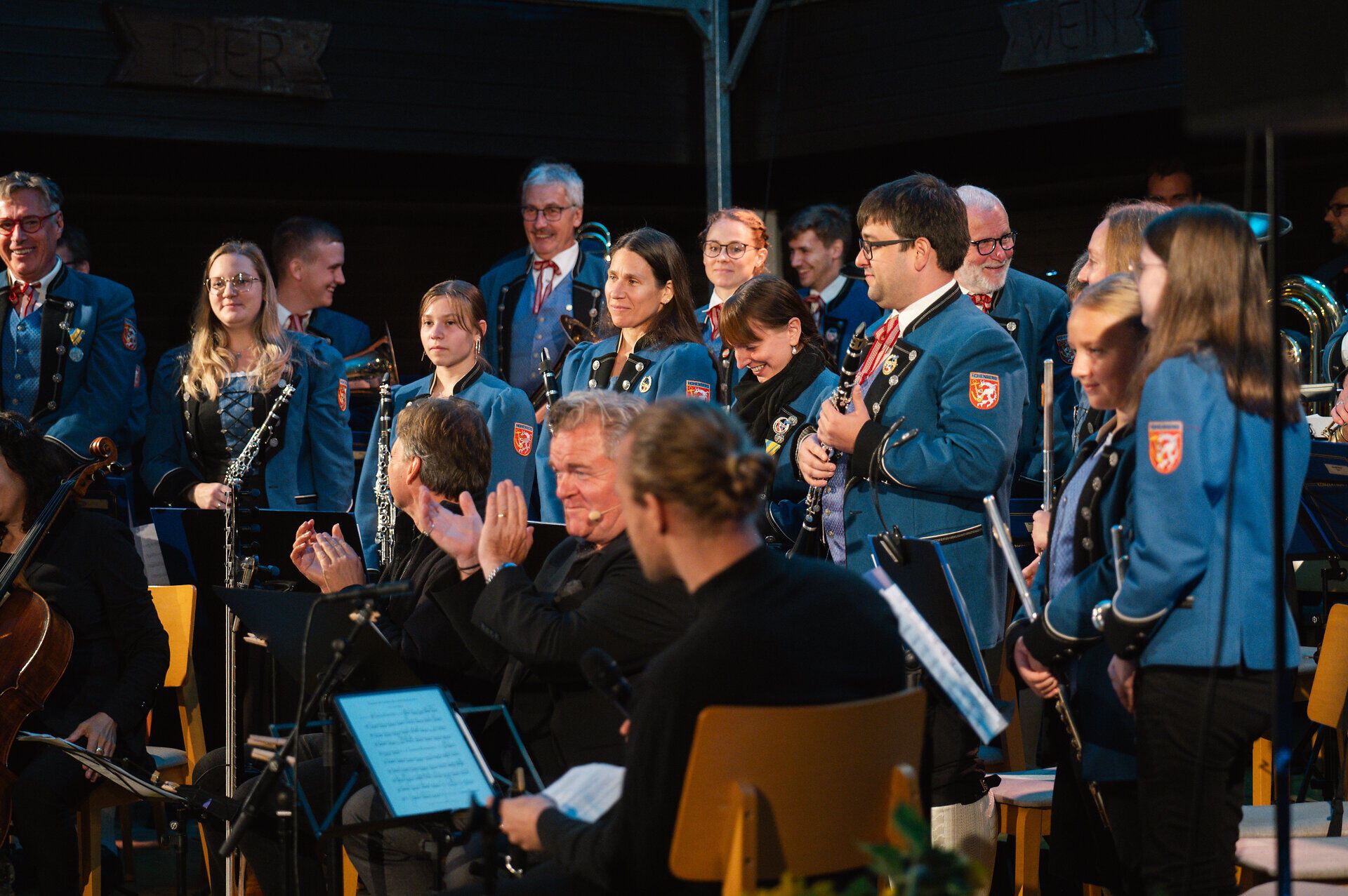 Auftaktveranstaltung am Freitag, 12. September 2025 in Hohenberg.
Cornelius Obonya, Melissa Coleman, Peter Havlicek und Frederic Alvarado-Dupuy treten gemeinsam mit dem Musikverein Hohenberg auf – eine Verbindung aus Schauspiel, Musik und Kultur.