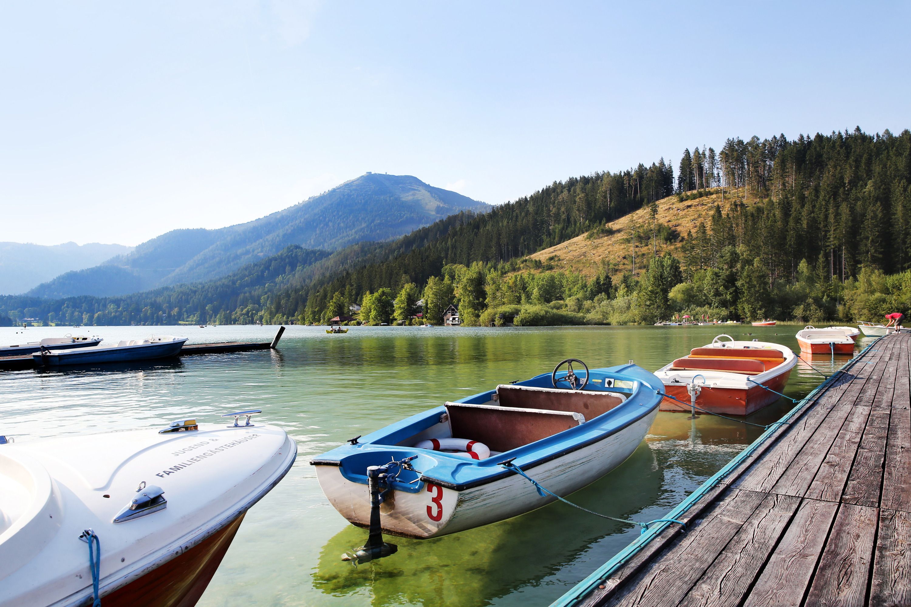 Erfrischend: Eine Bootsfahrt oder ein Bad im klaren Erlaufsee