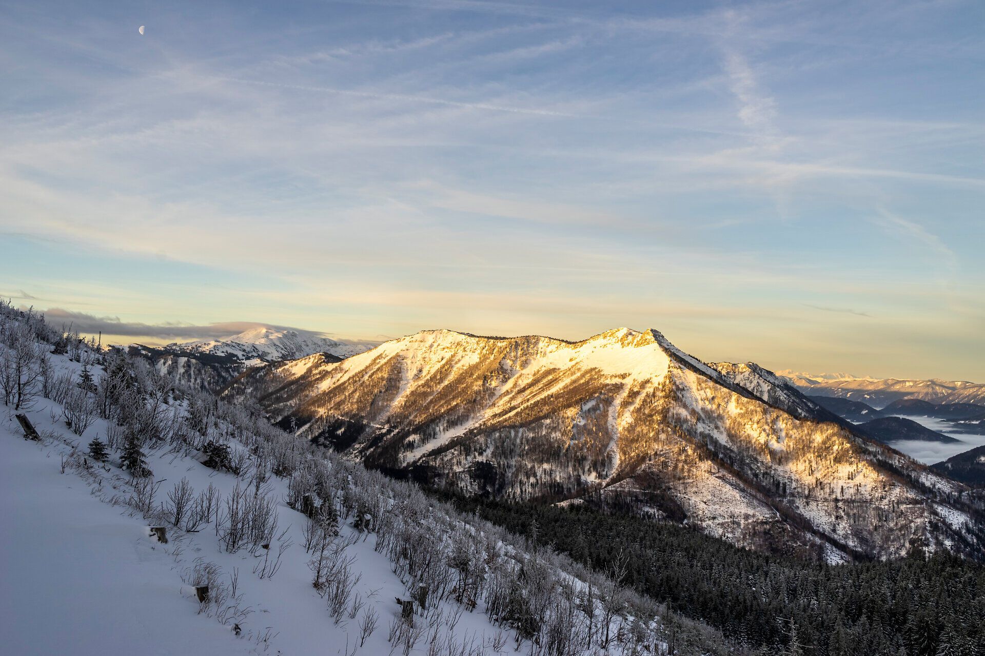 Morgenskifahren am Ötscher in Lackenhof im Mostviertel.