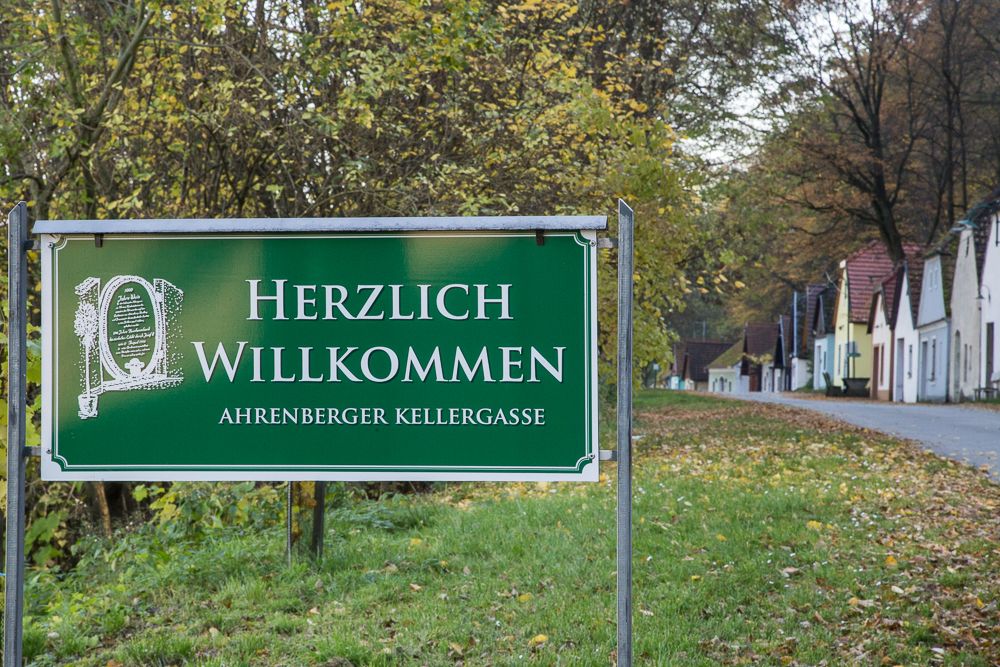 Eingang zur Ahrenberger Kellergasse