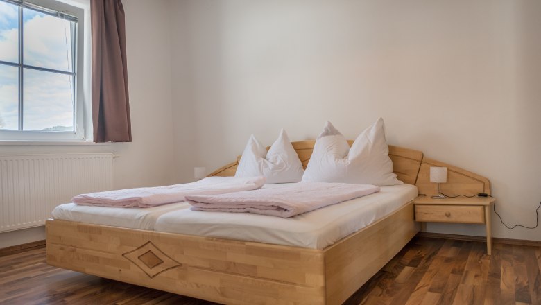 Schlafzimmer 1 im Ferienhaus Weitental, &copy; Gerald Demolsky