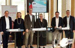 Redner bei einem Pressegespräch im KinderKunstLabor St. Pölten