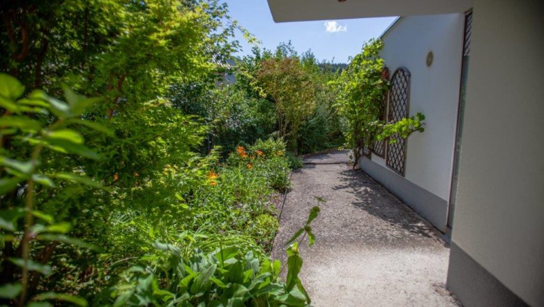 House and garden, &copy; itjproductions