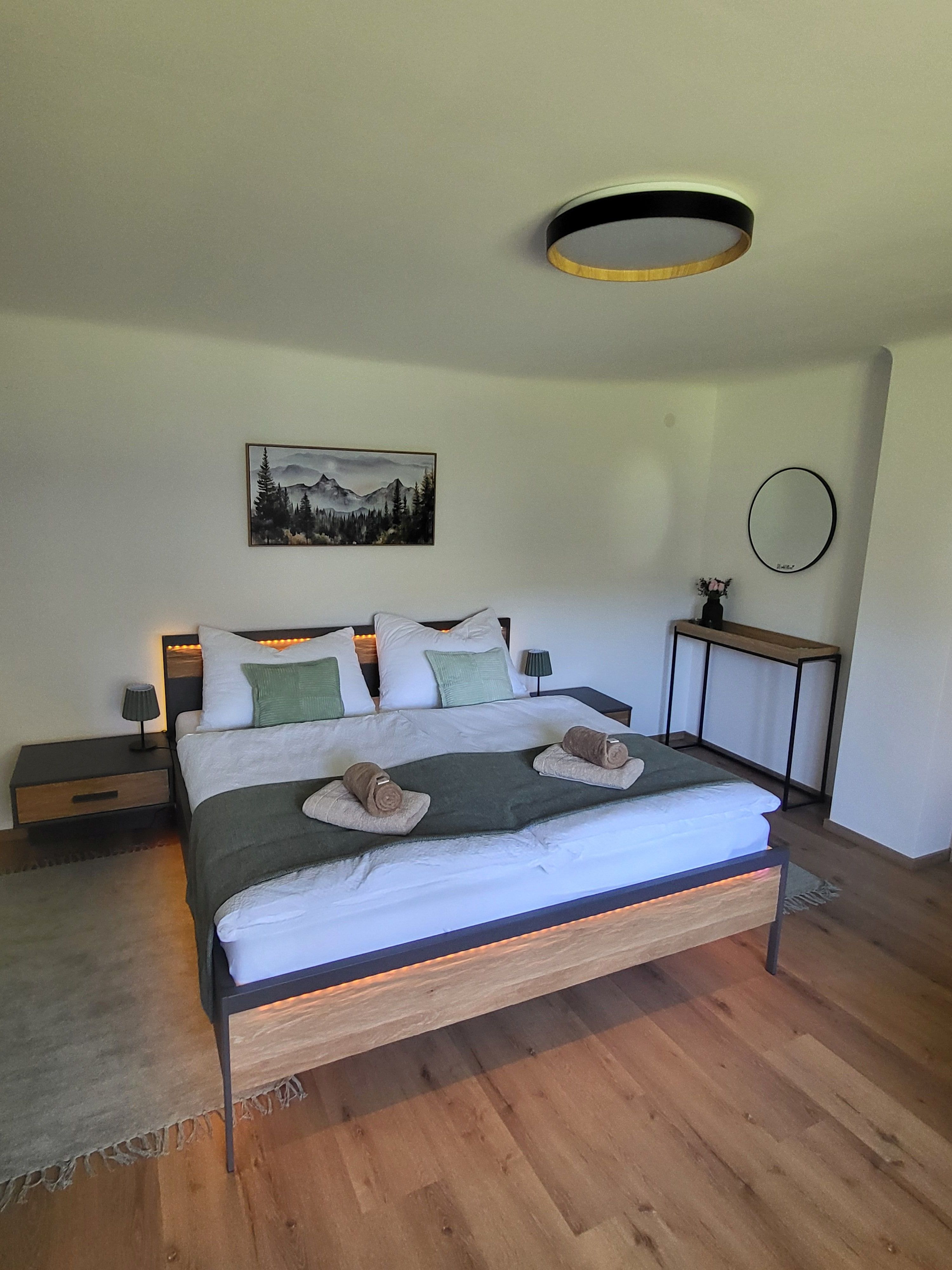 Doppelbettzimmer Aloisi mit LED Wandbeleuchtung