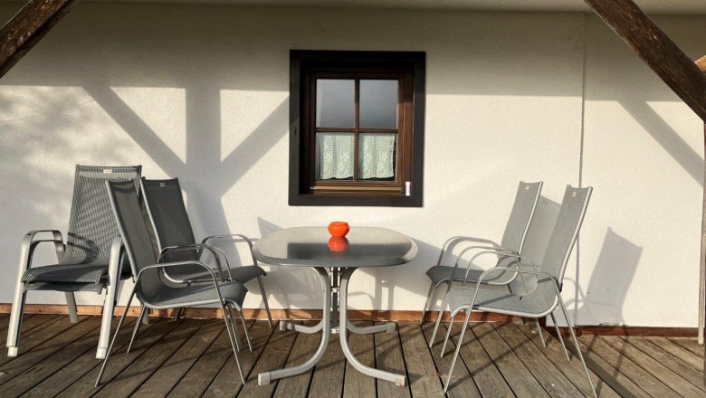 covered-seating-place-in front-of-the-holiday-house, &copy; Ferienhof Kirchau