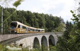 Die Mariazellerbahn ermöglicht eine unkomplizierte Anreise, © weinfranz.at