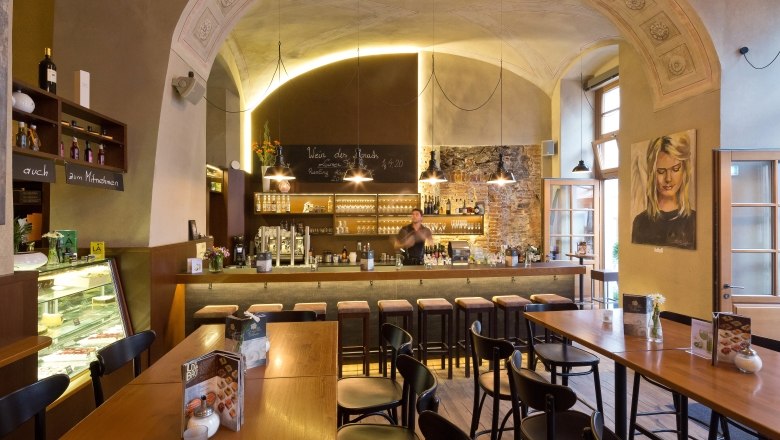 Café in Palais Wellenstein, © Werner Jäger