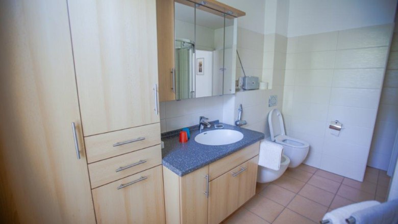 Room ensuite, &copy; itjproductions