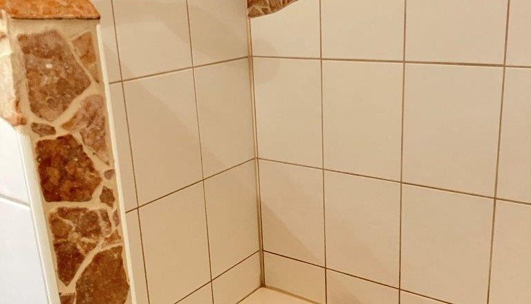 shower-with-bench, &copy; Ferienhof Kirchau