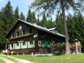 Amstettner Hütte im Sommer, © Alpenverein Amstetten