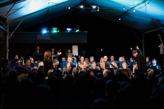 Die K&uuml;nstler mit dem Musikverein Hohenberg, &copy; Diana Bachler