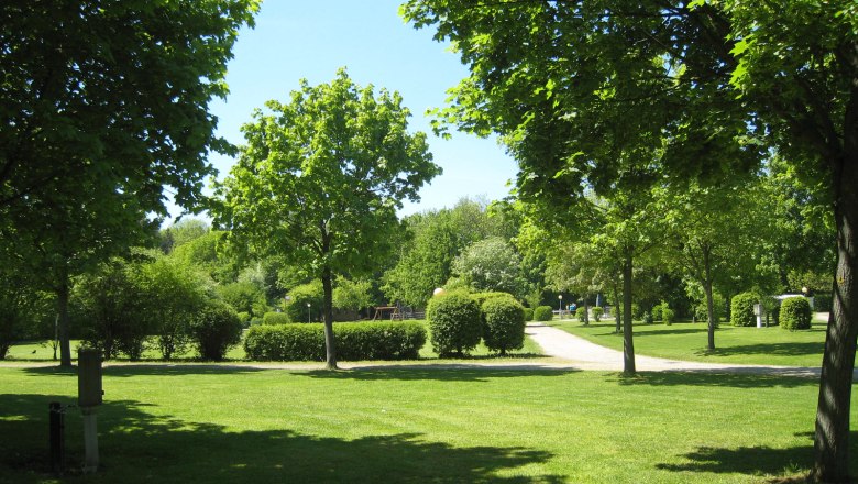 Schattige Komfort Stellplätze, © KTech