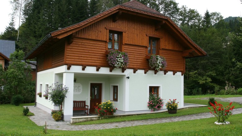 Hausansicht Sommer, &copy; Margarete Bachner