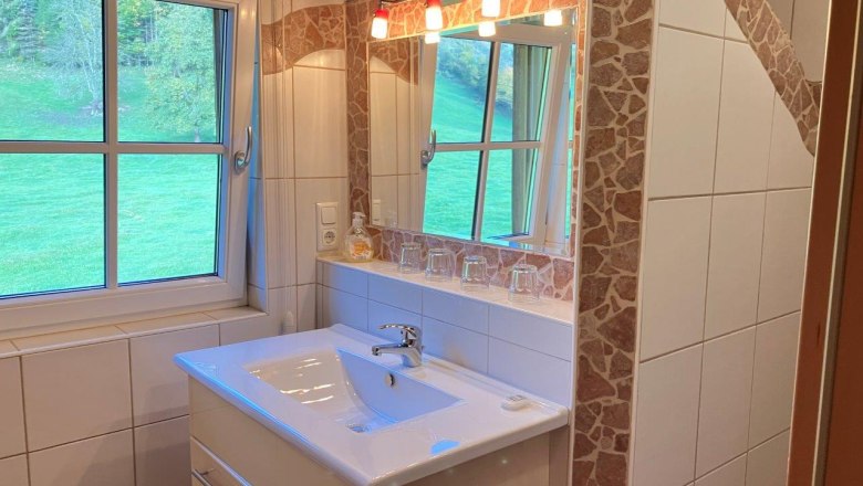 bathroom, &copy; Ferienhof Kirchau