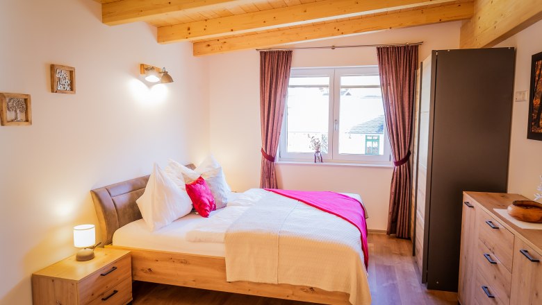Red vacation apartment - Bedroom 1, &copy; Ludwig Fahrnberger
