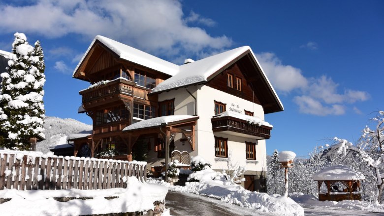 Hausansicht Winter, &copy; Doris Jagersberger