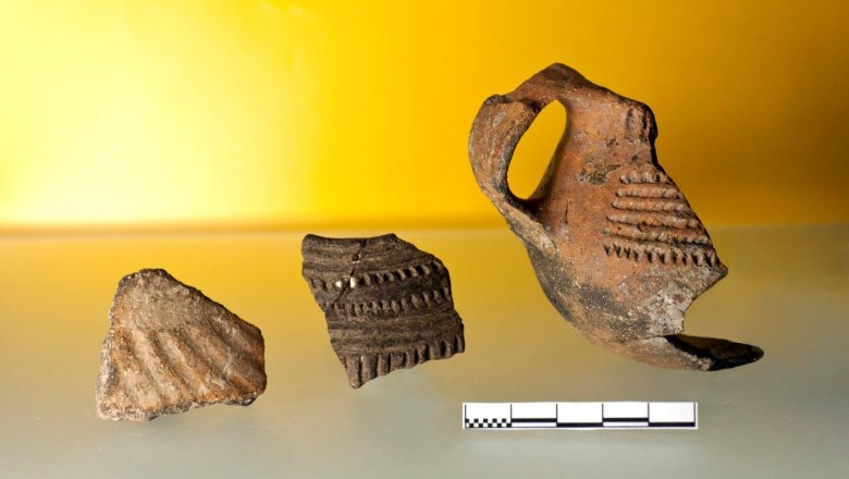 Bruchst&uuml;cke von reich verziertem Trinkgeschirr, &copy; Jakob Maurer