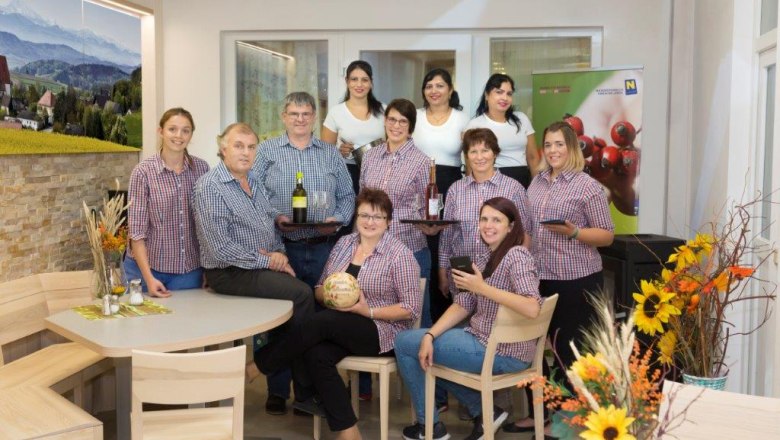 GH Falkensteiner Belegschaft, &copy; Fotostudio Macher