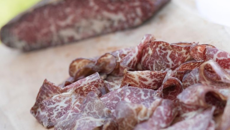 Mürbe Struktur und mit feinen Fettaderchen durchzogen, © schwarz-koenig.at