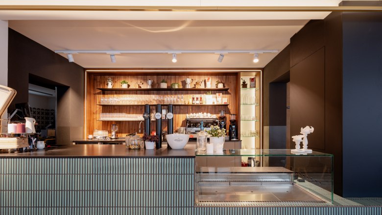 Ybsilon 9 Das Kaffeehaus, &copy; Stoebich Siegfried