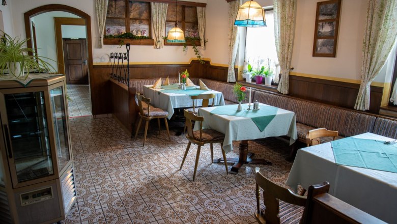 Local, &copy; Sarah L&auml;ngauer