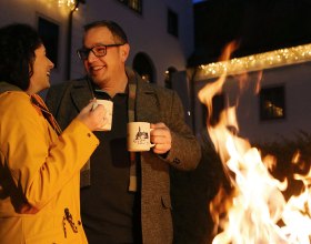 Adventstimmung bei Glühmost und Feuerkorb, © weinfranz.at