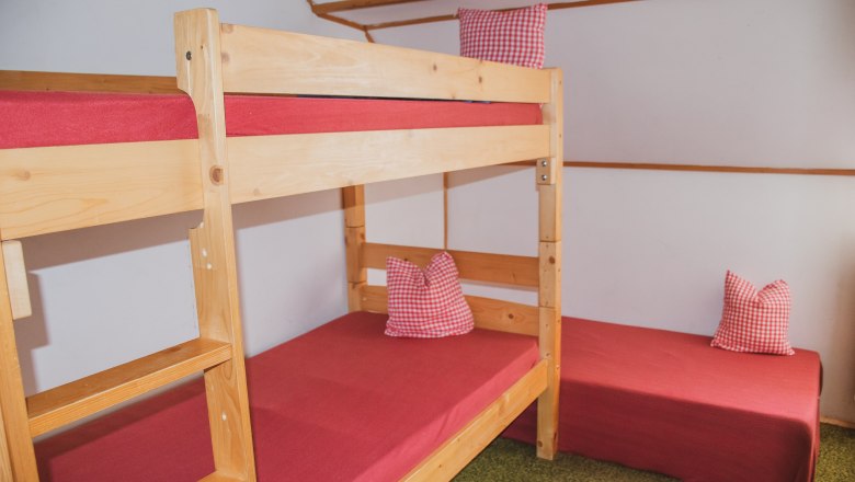 Triple room in the shelter, &copy; Andrea Leichtfried