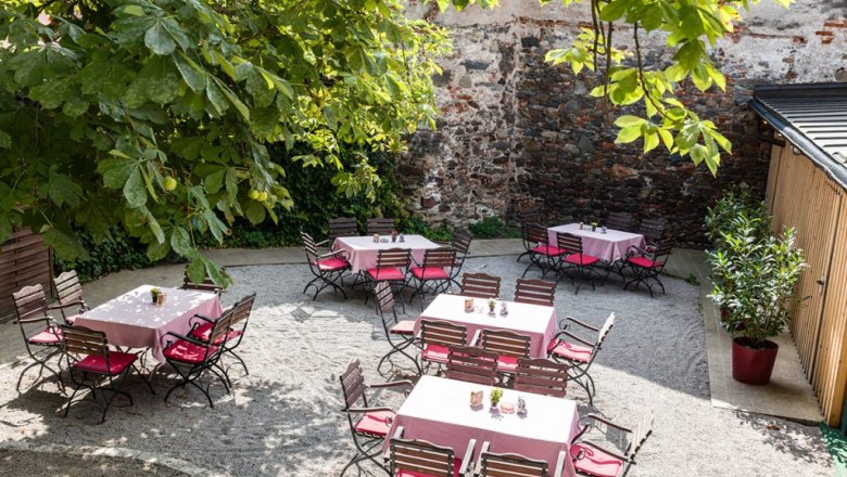 Geschütze Ecke im Gastgarten, © Gasthof Mang