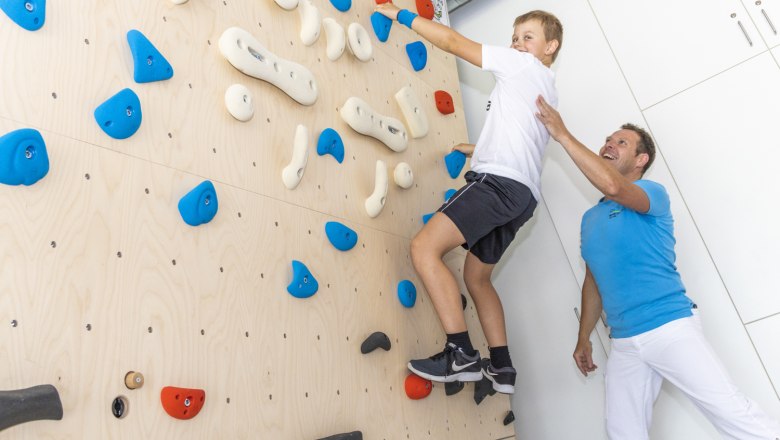 Indoor climbing wall, &copy; Emotion Therapiezentrum GmbH