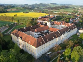 Das Benediktinerstift Seitenstetten von oben, &copy; Marktgemeinde Seitenstetten