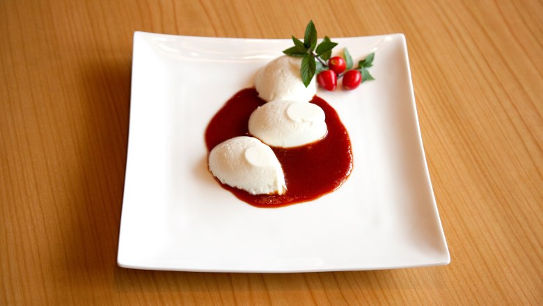 Rosehip dessert, © Gesund und Leben/Nadja Meister