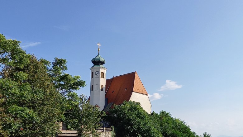 Blick auf die Pfarrkirche Dunkelsteinerwald, © ARGE Dunkelsteinerwald