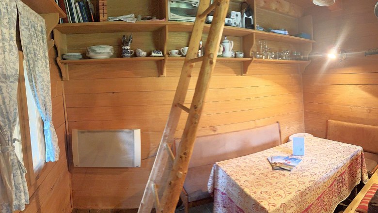 Sitzecke in der Holzknechthütte, © Mostviertel Tourismus