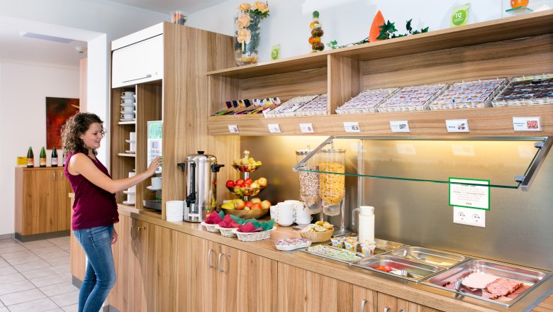 Breakfast buffet, &copy; Cleverhotel GmbH