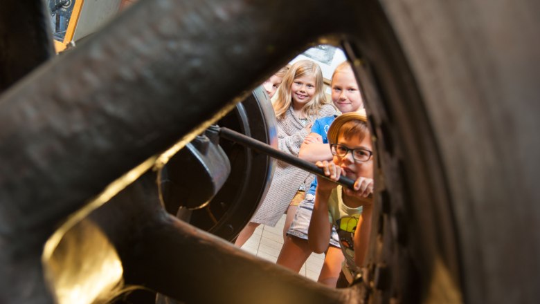 Zaj&iacute;mavosti pro mal&eacute; i velk&eacute;, &copy; Josef Herfert