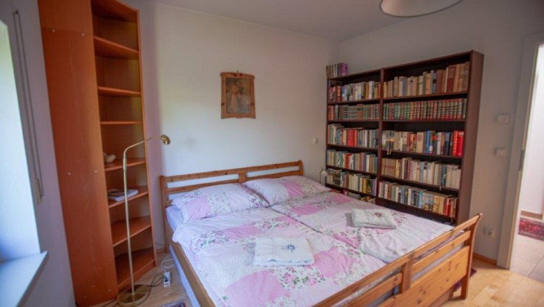 Room 1 with private bathroom, &copy; itjproductions