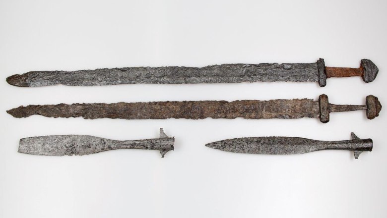 Schwerter und Flügellanzenspitzen aus dem Gräberfeld von Hainbuch, © LSNÖ