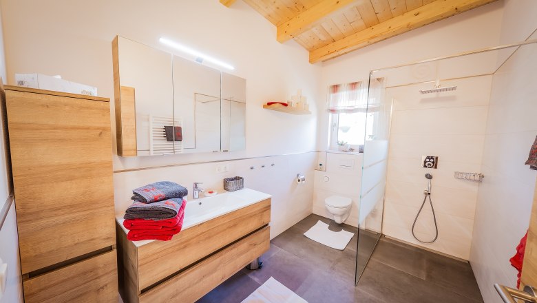 Red vacation apartment - bath/WC, &copy; Ludwig Fahrnberger