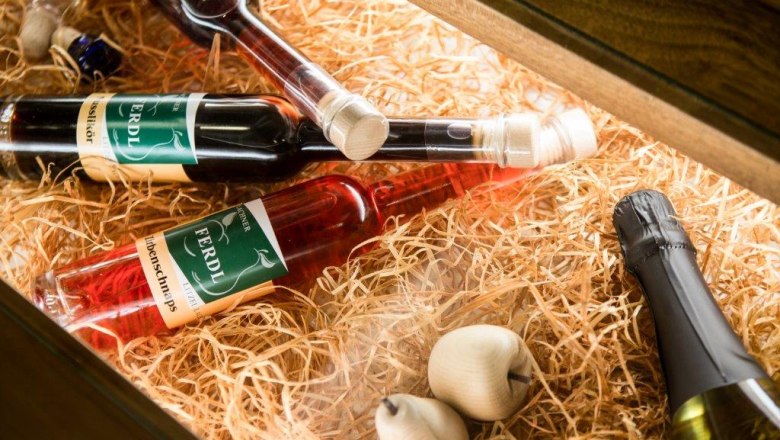 Ferdl drinks, &copy; schwarz-koenig.at