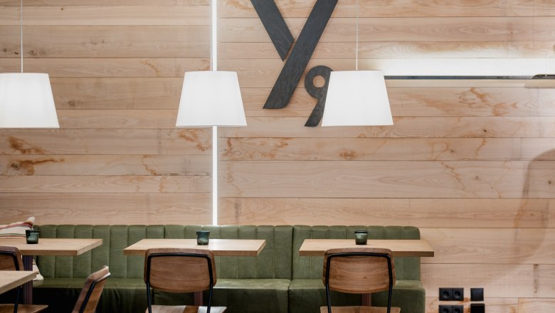 Ybsilon 9 Das Kaffeehaus, &copy; Stoebich Siegfried