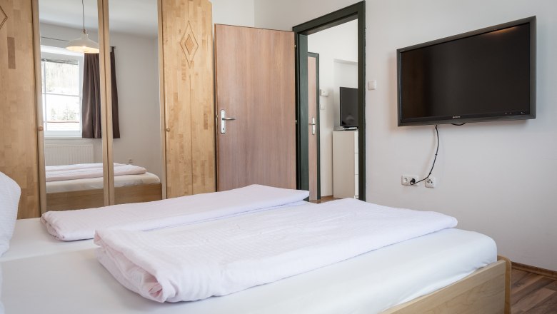 Schlafzimmer 2 im Ferienhaus Weitental, &copy; Gerald Demolsky