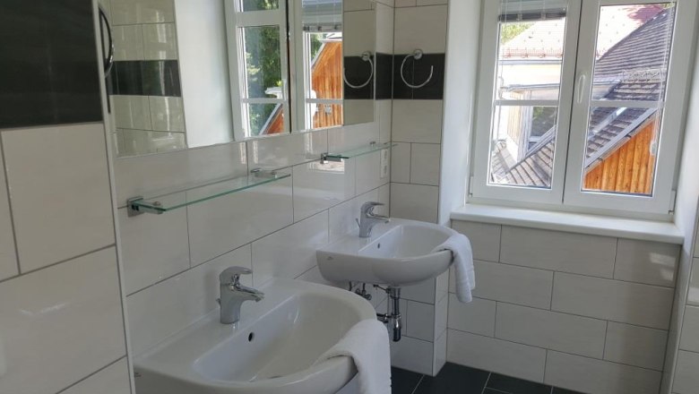 Bathroom with washing machine, © Monika Stock