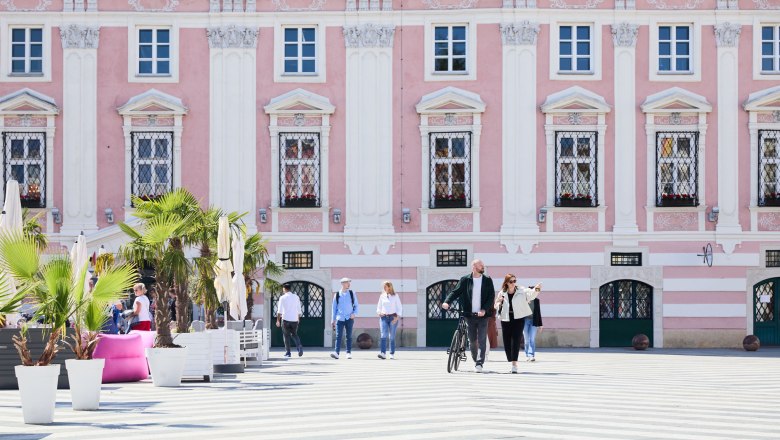 Town hall square, &copy; Rupert Pessl