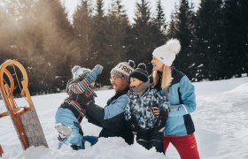 Fun in the snow, &copy; Demolsky