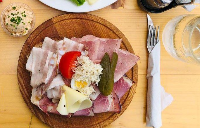 Delicious snack at the Tavern, © Wagner-Hubbauer